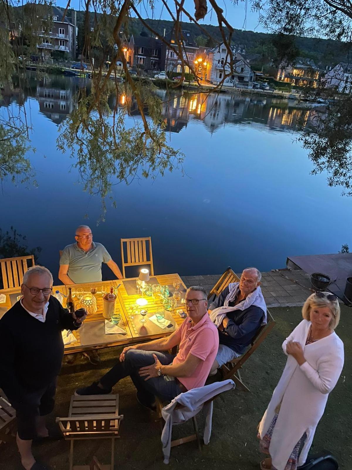 Casa de Férias Pieds Dans L'eau Private Wellness Bordure De Meuse *